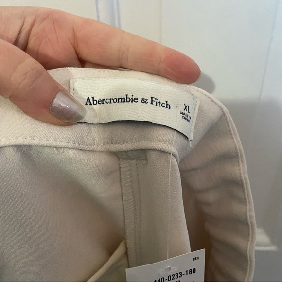 NWT - Abercrombie & Fitch Ultra High Rise Tailored Shorts in Cream - XL - Picture 5 of 8